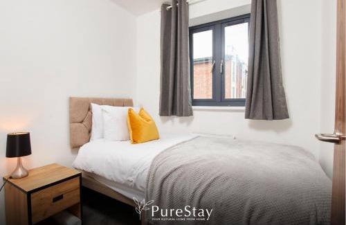Failsworth House | Stylish 5-bedroom Manchester Retreat Sleeps 9 by PureStay