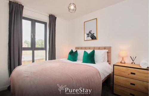 Failsworth House | Stylish 5-bedroom Manchester Retreat Sleeps 9 by PureStay