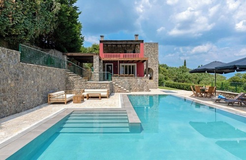 Vassilatika Villa | Stylish 6 en-suite bedroom Villa overlooking the Sea - 7km from Corfu town