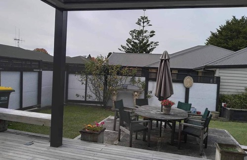 Hamilton East House | Stylish and handy to city and public transport