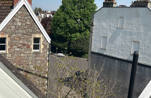 Clifton Apartment | Stylish Apartment in the Heart of Clifton Village. Street Parking permit avail.