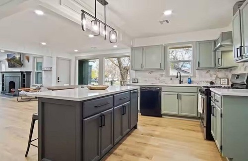 Central Oklahoma City House | Stylish Bungalow. Sleeps 6. Wi-fi. Pets welcome.