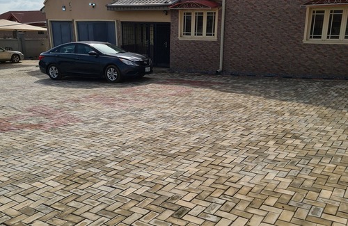 Ibadan House | Stylish , chic & immaculate 4 bed bungalow in Akala express Oluyole axis Ibadan