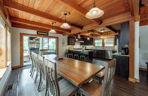 Waterfront Greens House | Stylish Deep Creek Getaway w/Dock & Hot Tub