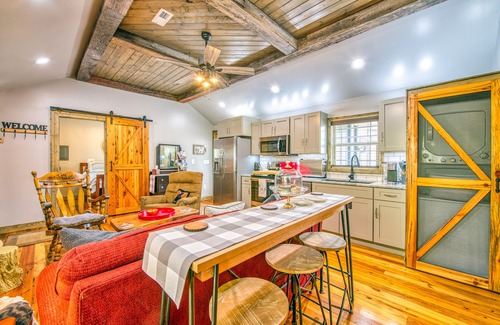 Swannanoa Cottage | Stylish dog-friendly cottage with modern feel, fast WiFi, ideal location & more
