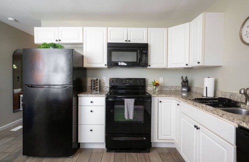 Loveland House | Stylish Family Loveland Home | Quiet Yard Dog OK