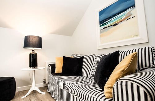 North Berwick Apartment | Stylish first-floor apartment with private patio, just moments from the High Street. Sleeps 2