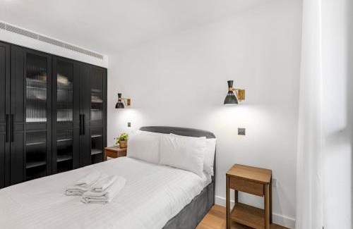 Wapping Apartment | Stylish flat in East London Ideal Urban Retreat Pass the Keys