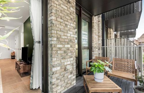 Wapping Apartment | Stylish flat in East London Ideal Urban Retreat Pass the Keys