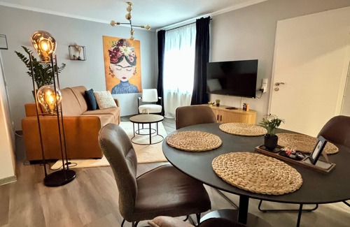 Babenhausen Apartment | Stylish granny apartment with box-spring bed