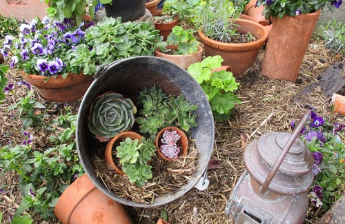 Howrah Apartment | Stylish, large apartment sleeps 4, Wifi, Off street Parking, Private Garden