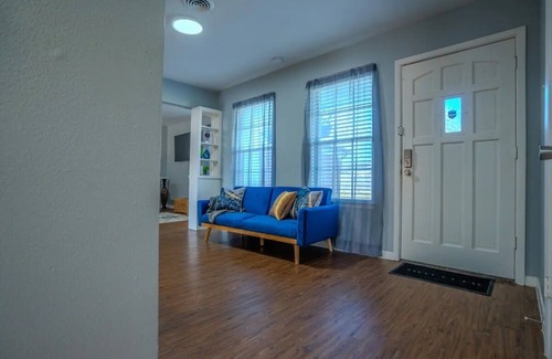 Westbury House | Stylish Living in Houston 2Bdrm/2Bath Sleeps 8