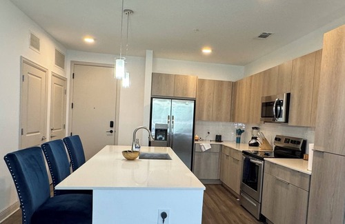 Deerwood Apartment | Stylish Luxury Haven King Bed Southside Jax with Pool Near Mayo Clinic & Beaches