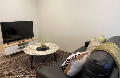 Kewdale Apartment | Stylish Modern Airport City WIFI Park Netflix Wine