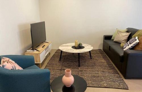 Kewdale Apartment | Stylish Modern Airport City WIFI Park Netflix Wine