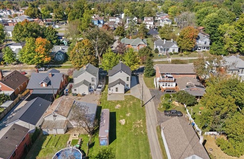 Elizabethtown House | Stylish & Modern Elizabethtown Retreat on Main St!