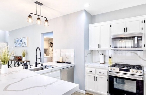 Romoland House | Stylish & Modern Retreat Near Diamond Valley Lake!