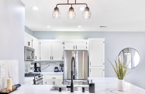 Romoland House | Stylish & Modern Retreat Near Diamond Valley Lake!