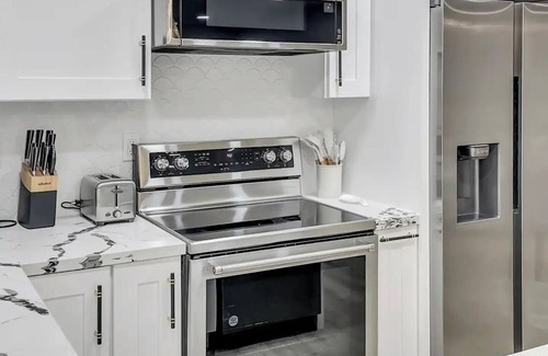 Modesto House | Stylish Modesto Getaway: Near Hospitals & Shoppingnn