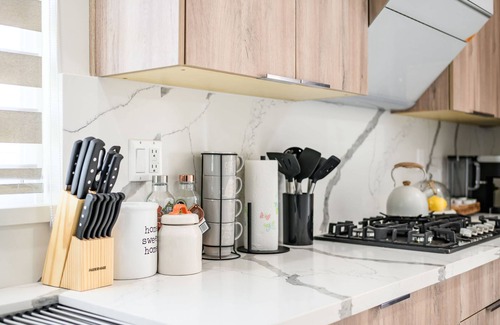 West Covina House | Stylish New Home Bright Modern Fully Stocked