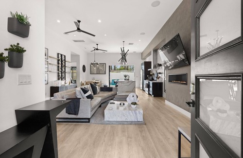 Arcadia Lite Villa | Stylish Paradise—Heated Pool & Spa Near Old Town