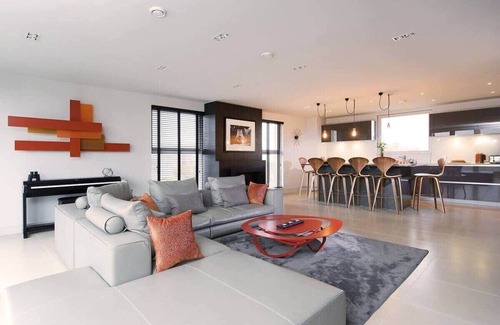 Hoxton Apartment | Stylish Penthouse with London Views