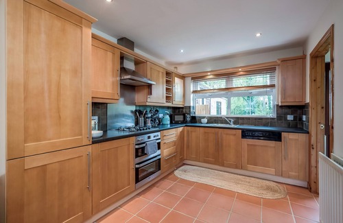 Lisburn House | Stylish & spacious entire 3+1BR house in Lisburn(near Belfast)with parking