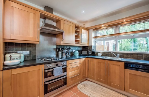 Lisburn House | Stylish & spacious entire 3+1BR house in Lisburn(near Belfast)with parking