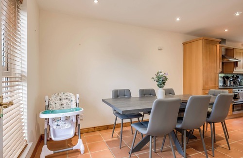 Lisburn House | Stylish & spacious entire 3+1BR house in Lisburn(near Belfast)with parking