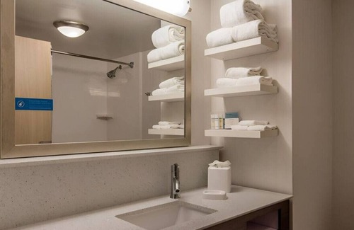 Flowood House | Stylish & Spacious Suite w/ Fully Equipped Kitchen