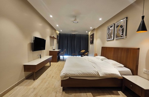 Panch Batti Apartment | Stylish studio with wi-fi, pantry, coffee, and central location.