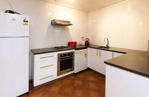 Subiaco Apartment | Stylish Subiaco terrace accommodation - 3 bedrooms, central location