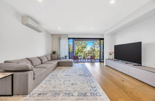 Clayton House | Stylish Three-Story Getaway with Balcony - Clayton