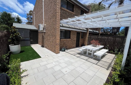 Parkside House | Stylish townhouse in leafy Parkside close to CBD