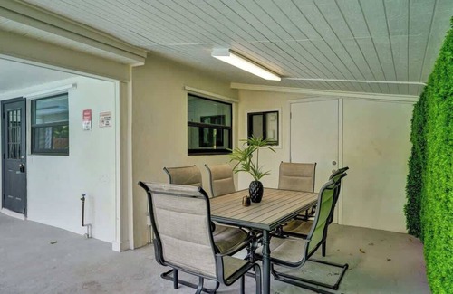 Driftwood Villa | Stylish Tropical Villa with Pool Trampoline