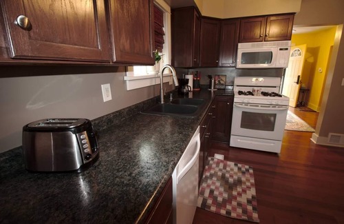 Madison House | Stylish & Updated Bungalow
