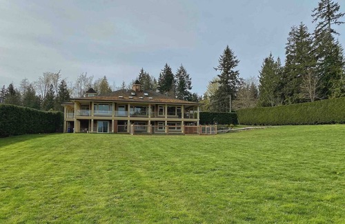 Chemainus Bed & Breakfast | Stylish West Coast King Suite B&B