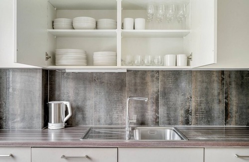 Wipkingen Apartment | Stylish Wipkingen 3BR w/Shared Garden, near Supermarket, by Blueground