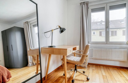 Wipkingen Apartment | Stylish Wipkingen 3BR w/Shared Garden, near Supermarket, by Blueground