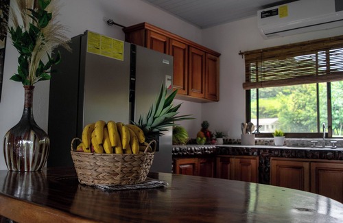 Savegre House | Stylish with Beach Access - Hot TUB & Table Tennis