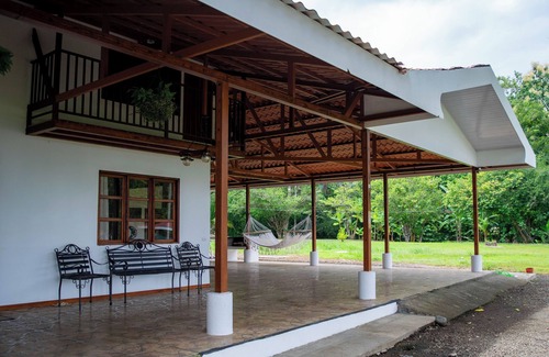 Savegre House | Stylish with Beach Access - Hot TUB & Table Tennis