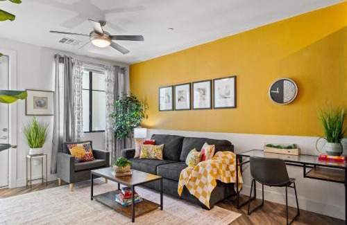 North Scottsdale Apartment | Stylish Workspace, Serene Setting G3043