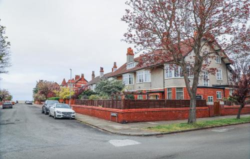 Hoylake House | Stylishly decorated 3 bed home close to the sea in Hoylake on the Wirral Peninsula