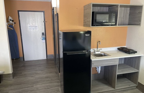 Seven Oaks Hotel | Suburban Studios Columbia Northwest