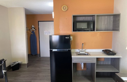 Seven Oaks Hotel | Suburban Studios Columbia Northwest