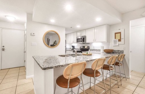 Orange Beach Apartment | Sugar Beach153- 4 Pools Beachfront