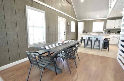Ten Mile House | Sugarwood Boathouse