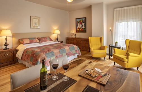 Montcalm House | Suite 01 - Comfortable suite in the Art District