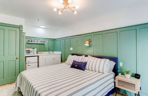 Springville Hotel | Suite 9 | Historic Art City Inn
