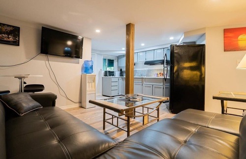 North Oyster Apartment | Suite at Trails End Beach House